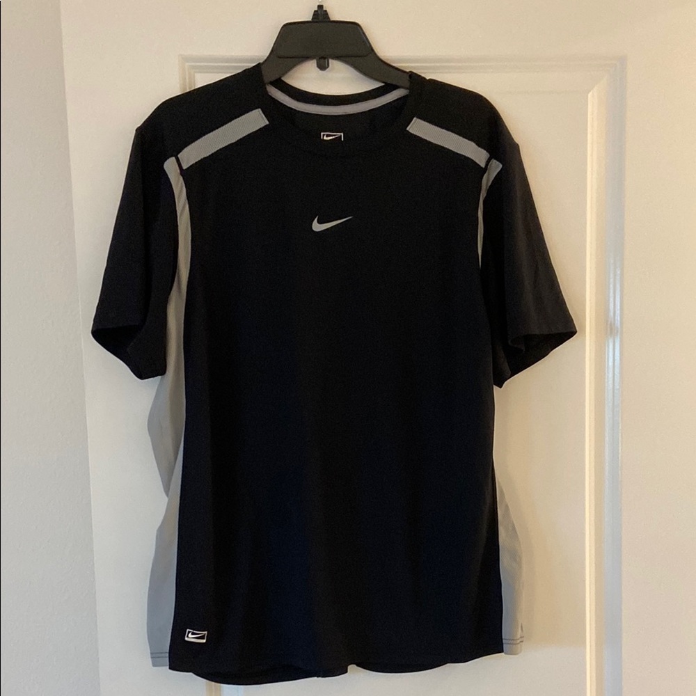 Mens Nike Black and Gray Short Sleeve Performance Tee Size XL